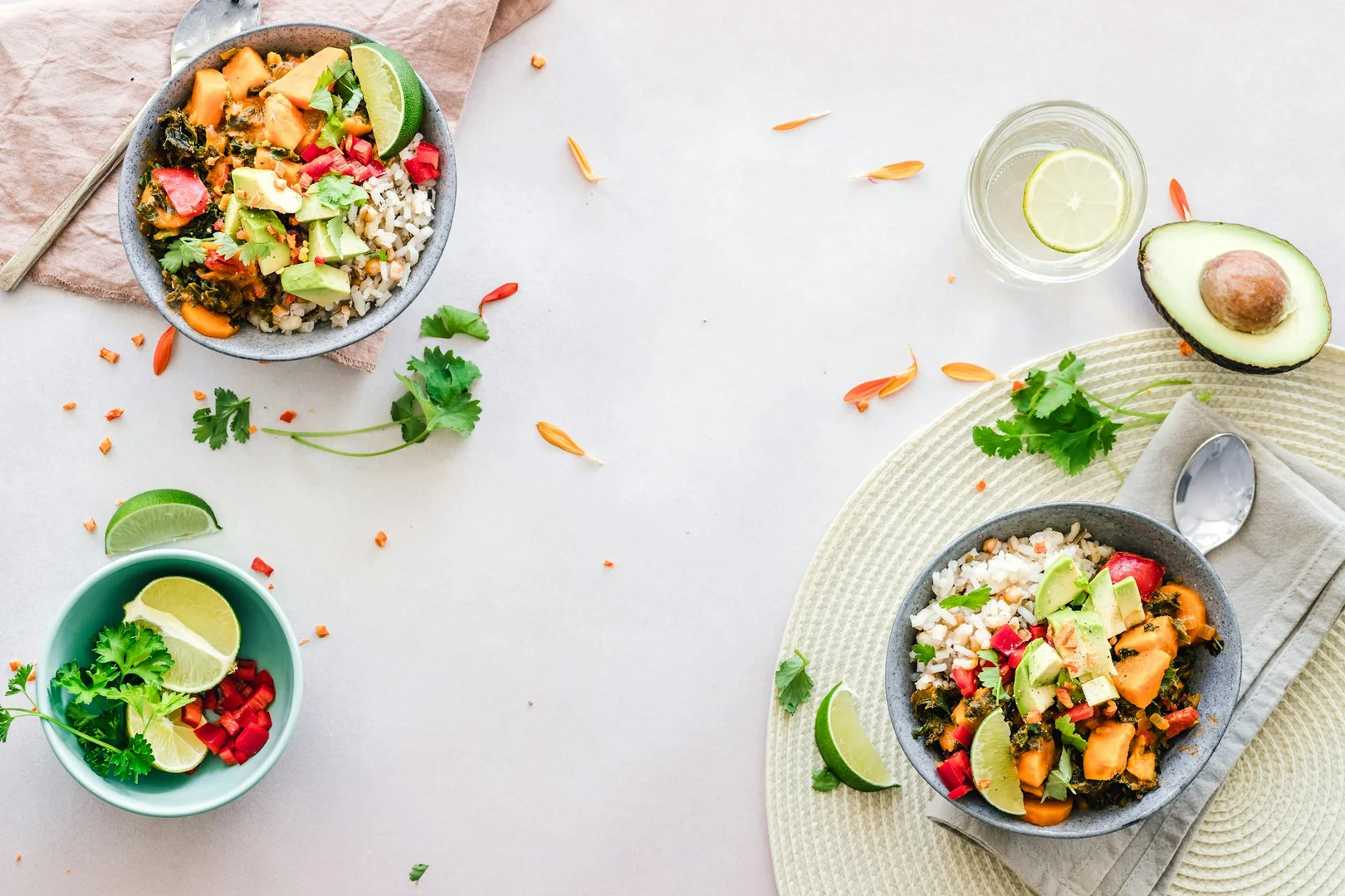 Healthy vegetarian lunch bowls with rice, avocado, and colourful vegetables for kids.